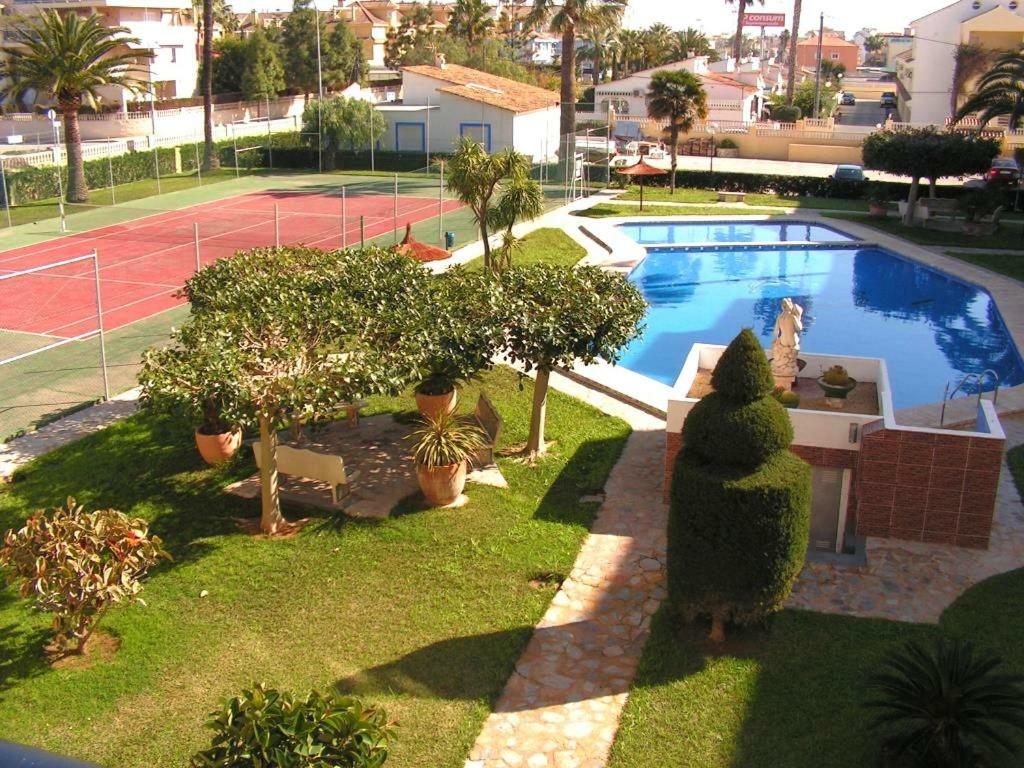 Golden Park Apartment Дения Екстериор снимка