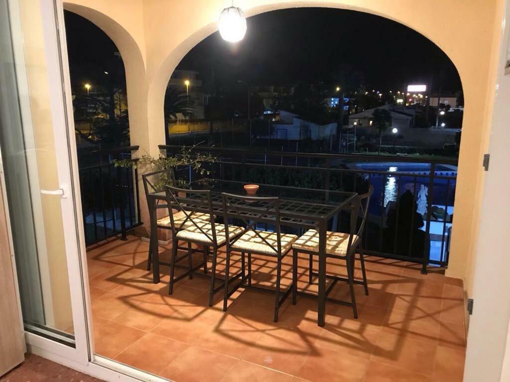 Golden Park Apartment Дения Екстериор снимка