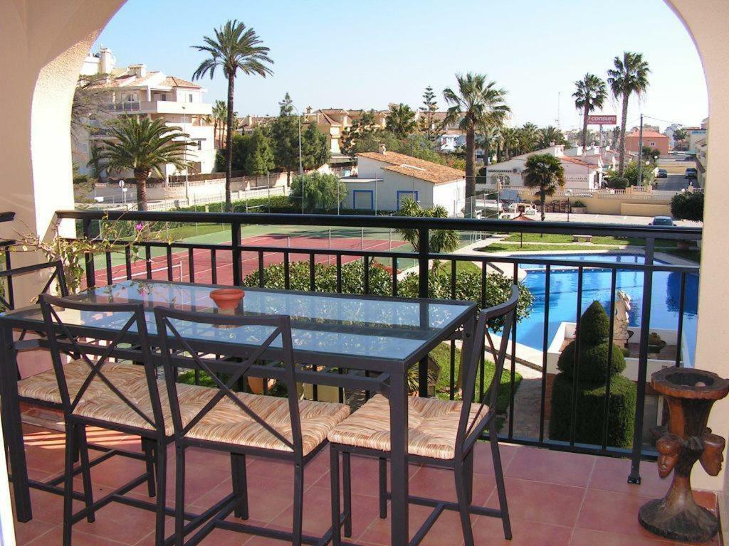 Golden Park Apartment Дения Екстериор снимка
