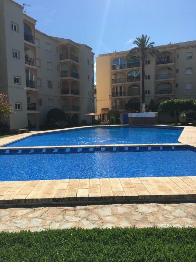 Golden Park Apartment Дения Екстериор снимка