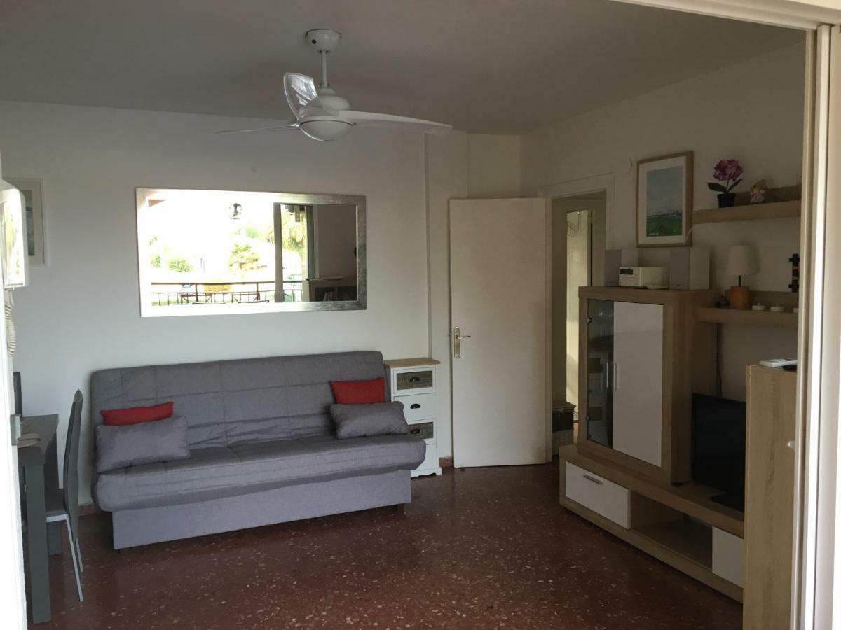 Golden Park Apartment Дения Екстериор снимка